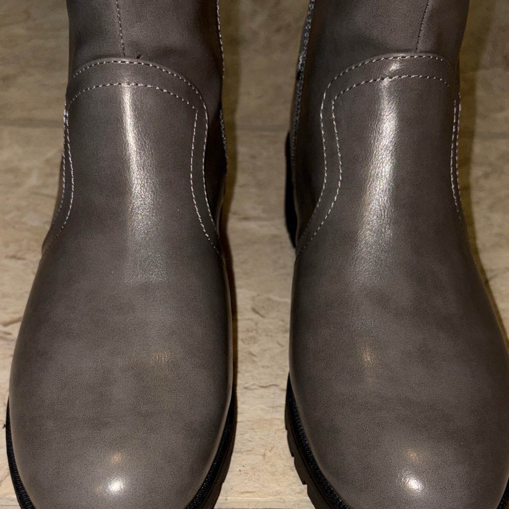 Dream Pairs size 9  Women's Grey Heeled Riding style Boots - Picture 4 of 13